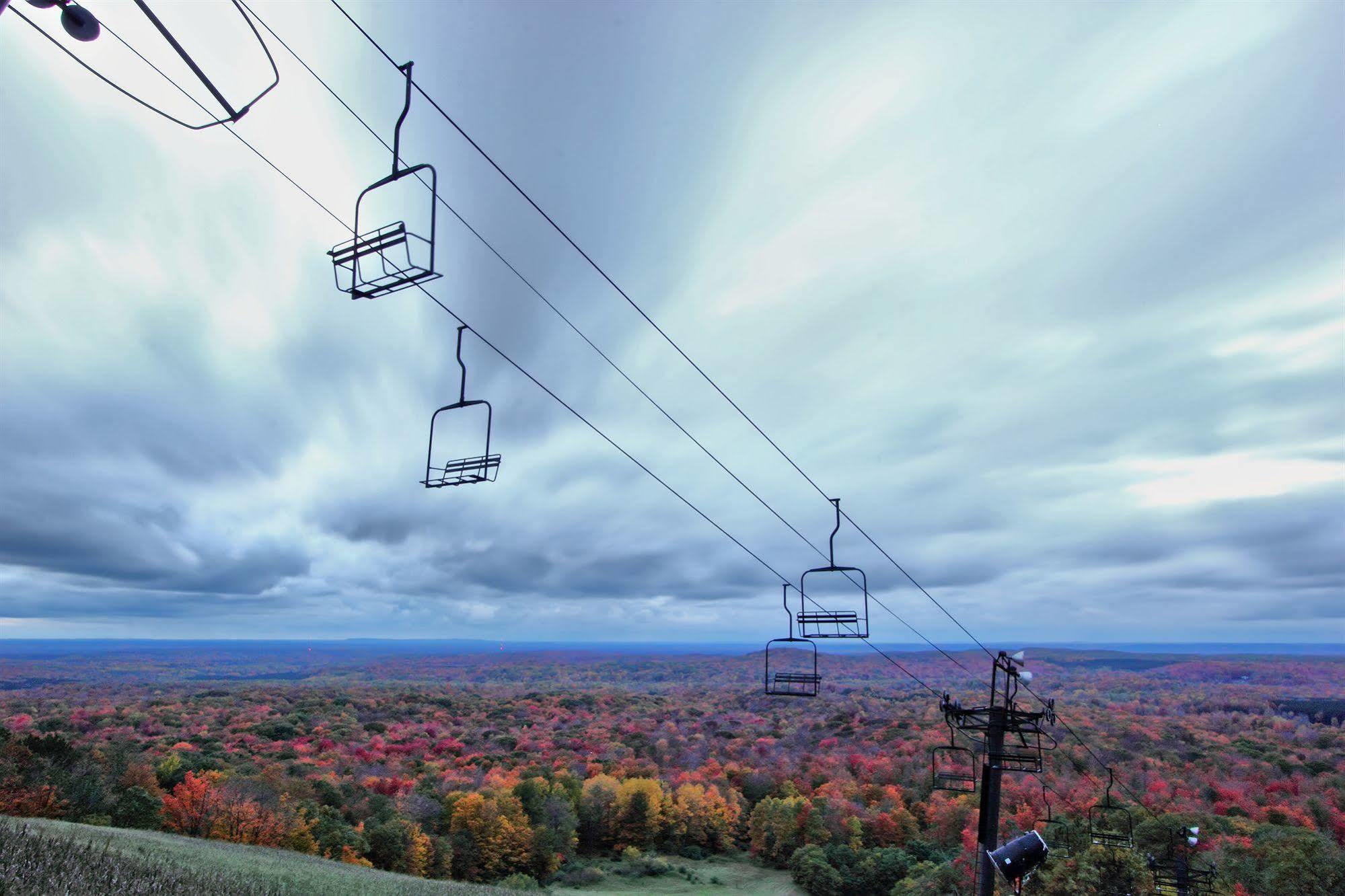 Caberfae Peaks Ski&Golf Resort Harrietta Eksteriør billede